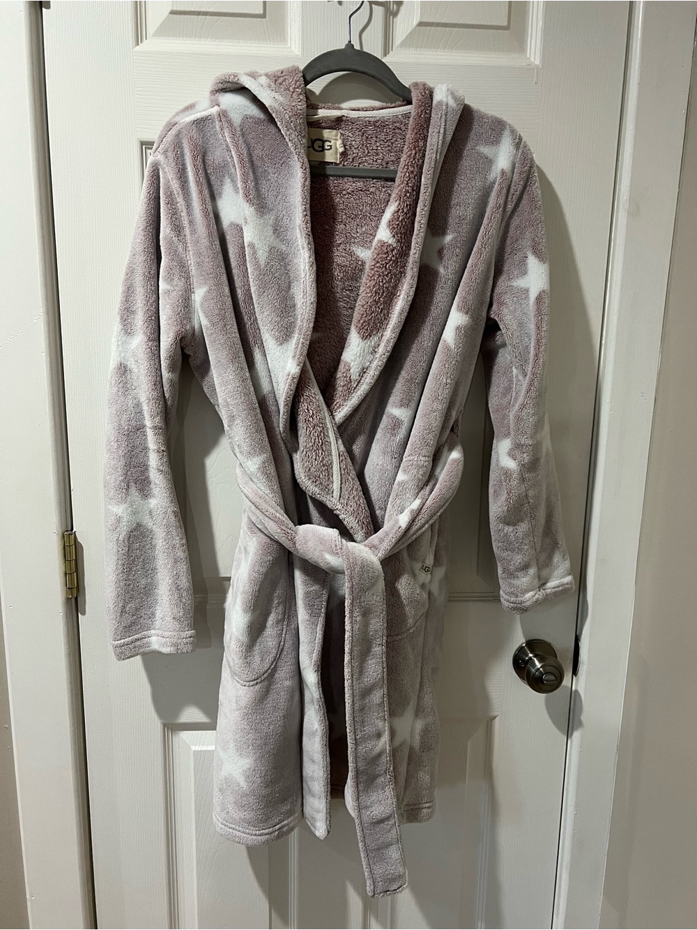 UGG Plush Hooded Star Robe in Light Mauve and White